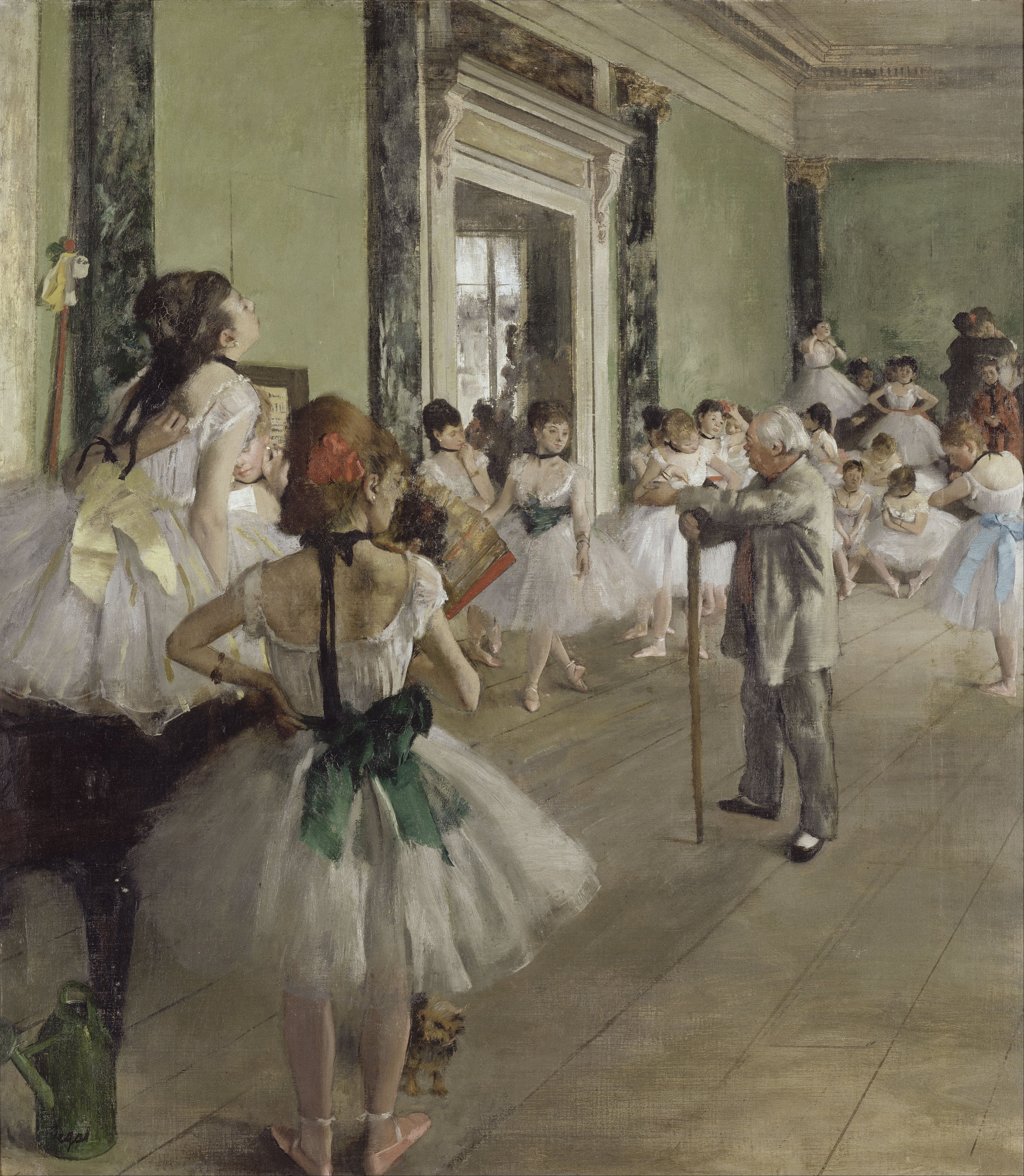 Mädchen in Ballettkleidern in einem Saal, in der Mitte ist ein alter Mann, der Lehrer, in einem Anzug und Gehstock.